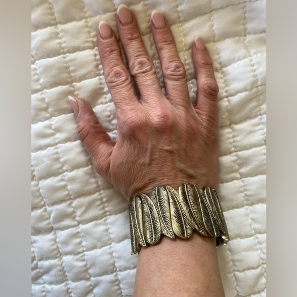 4/$20 🦋 Boho Feather Stretch Bracelet